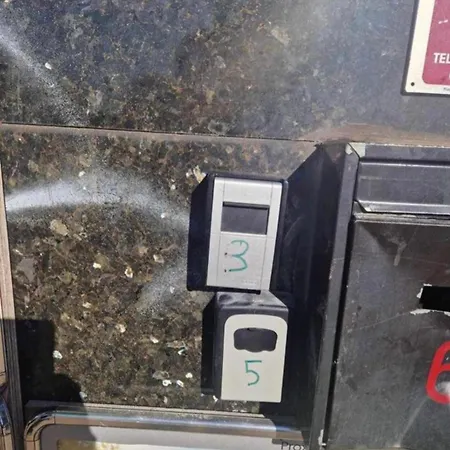 Tirou 5 Centre - Gare - Aeroport Charleroi